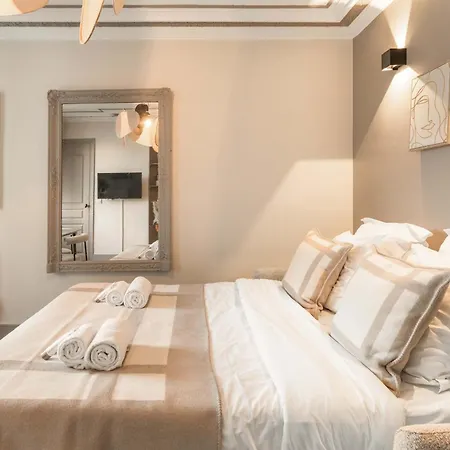 Renovated Near The Louvre Parigi