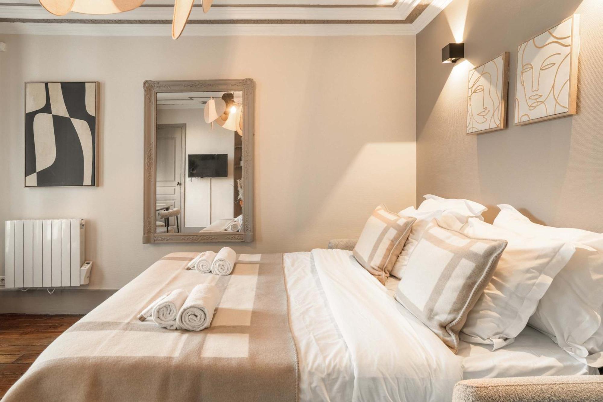 Renovated Near The Louvre Parigi